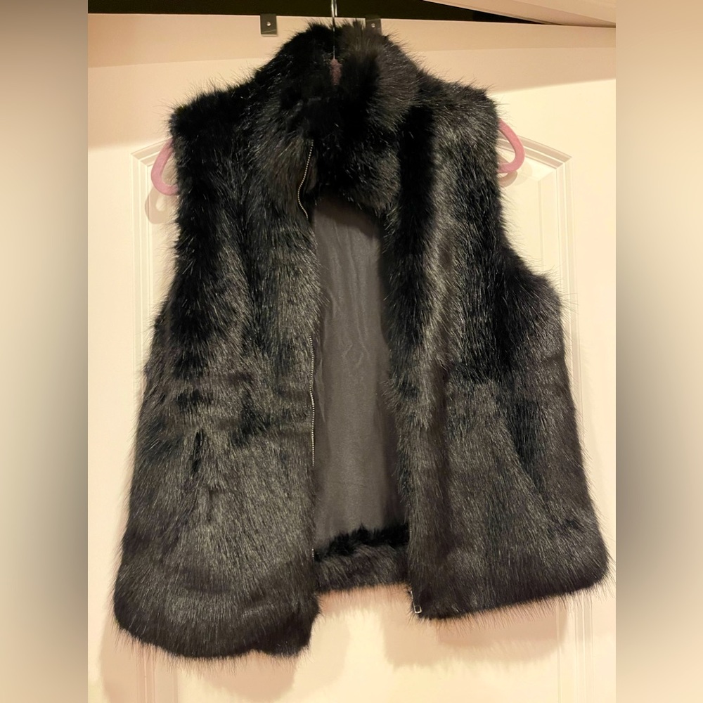 Faux Fur Steve Madden vest, like new.